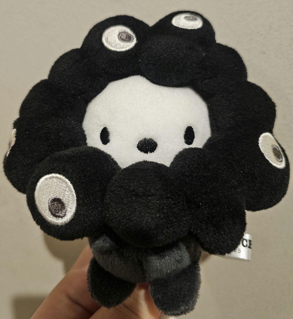 黒ミャクミャク サンリオ ポチャッコ カラビナ付きぬいぐるみ - メルカリ