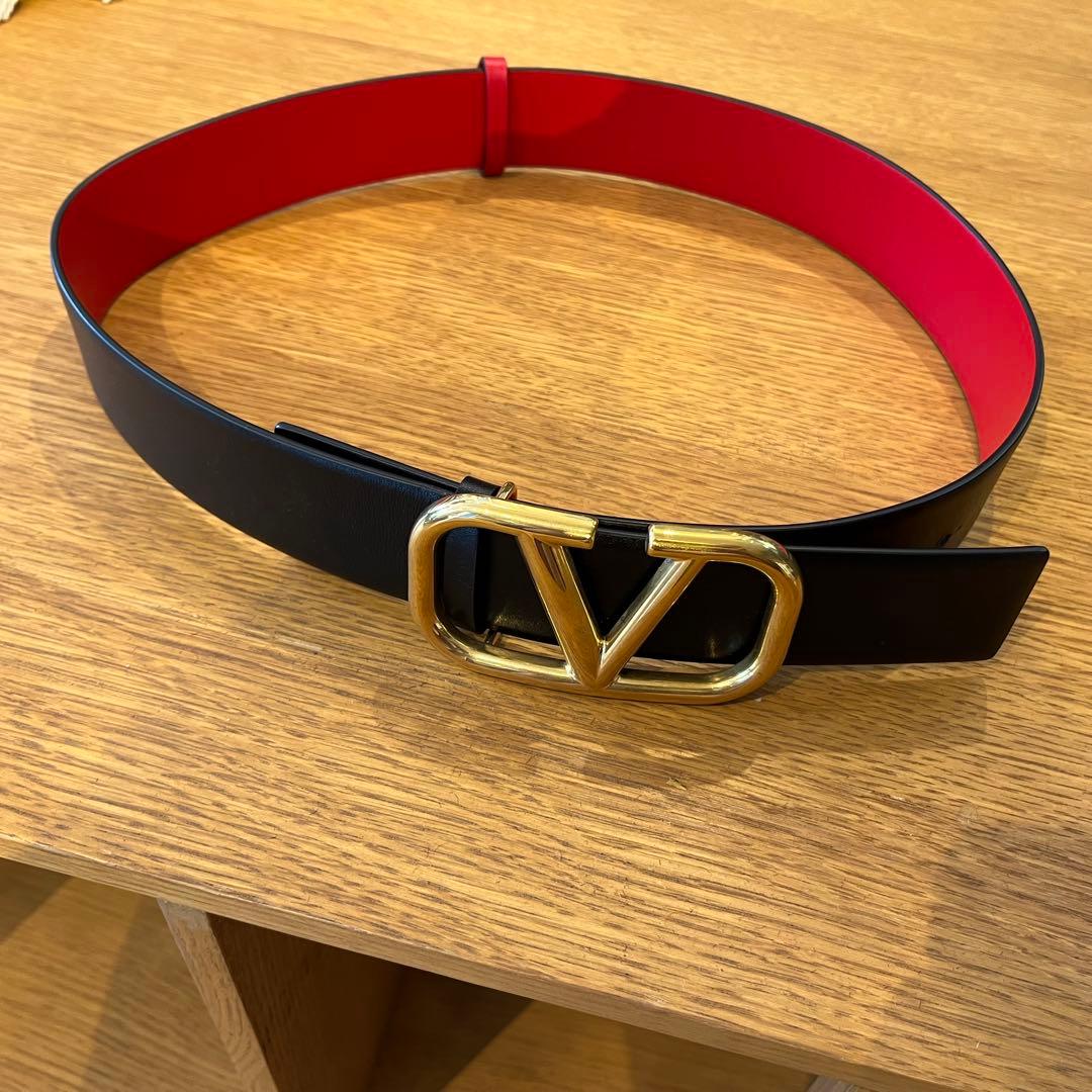 VALENTINO ヴァレンティノ ゴールドVロゴ バックルベルト VALENTINO ベルト Vロゴ ゴールド×ブラック - メルカリ