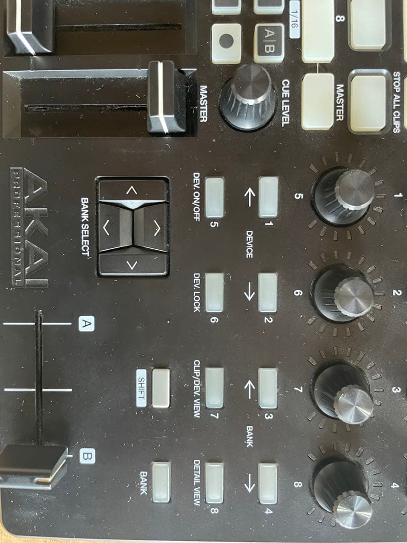 AKAI APC40 MKII コントローラー (一部故障) - メルカリ