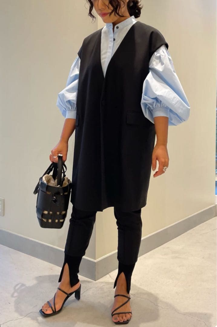 LE PHIL》ルフィル サマーウールジレ アドーア エブール - メルカリ