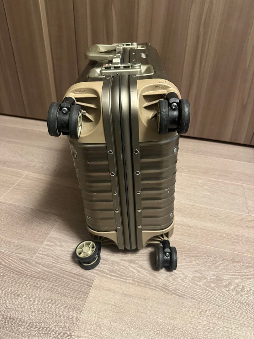 RIMOWA トパーズ チタニウム 32L シャンパンゴールド - メルカリ