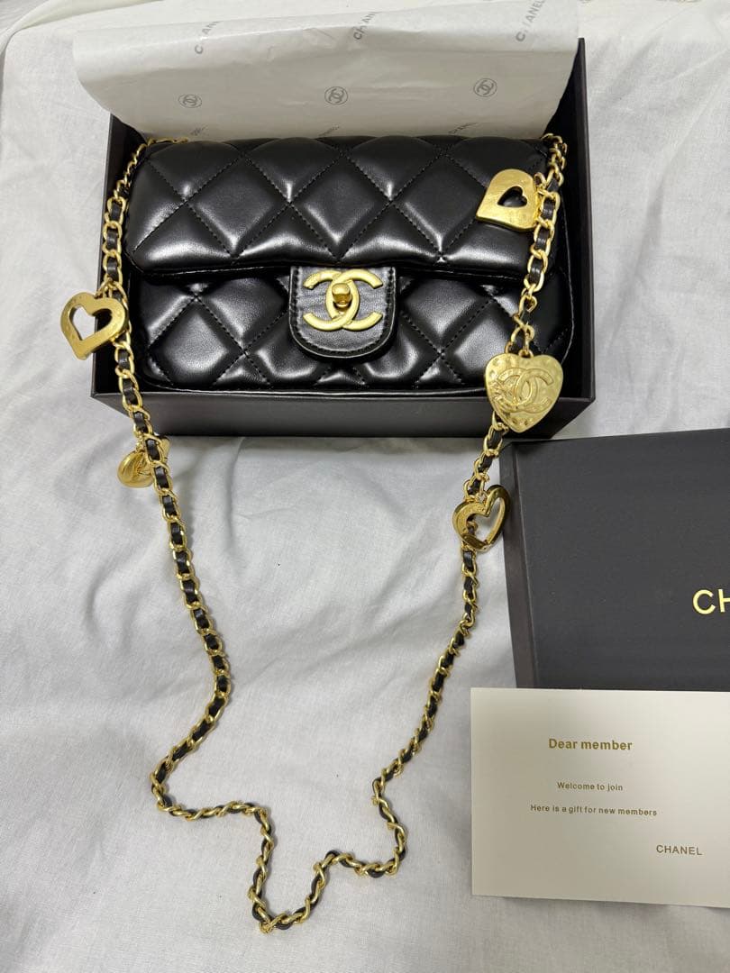 M*i様 CHANEL シャネル ノベルティ ハートチャーム チェーンショルダー 購入必至の名作【CHANEL】チャーム ハート キーホルダー 華やか