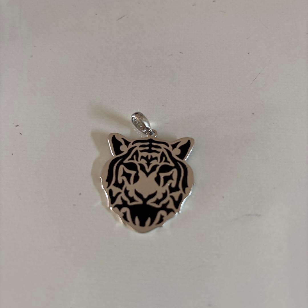 ホワイトゴールド❌オニキス メンズペンダントトップ中古 デザインジュエリー カメオ ペンダントトップ K18ホワイトゴールド