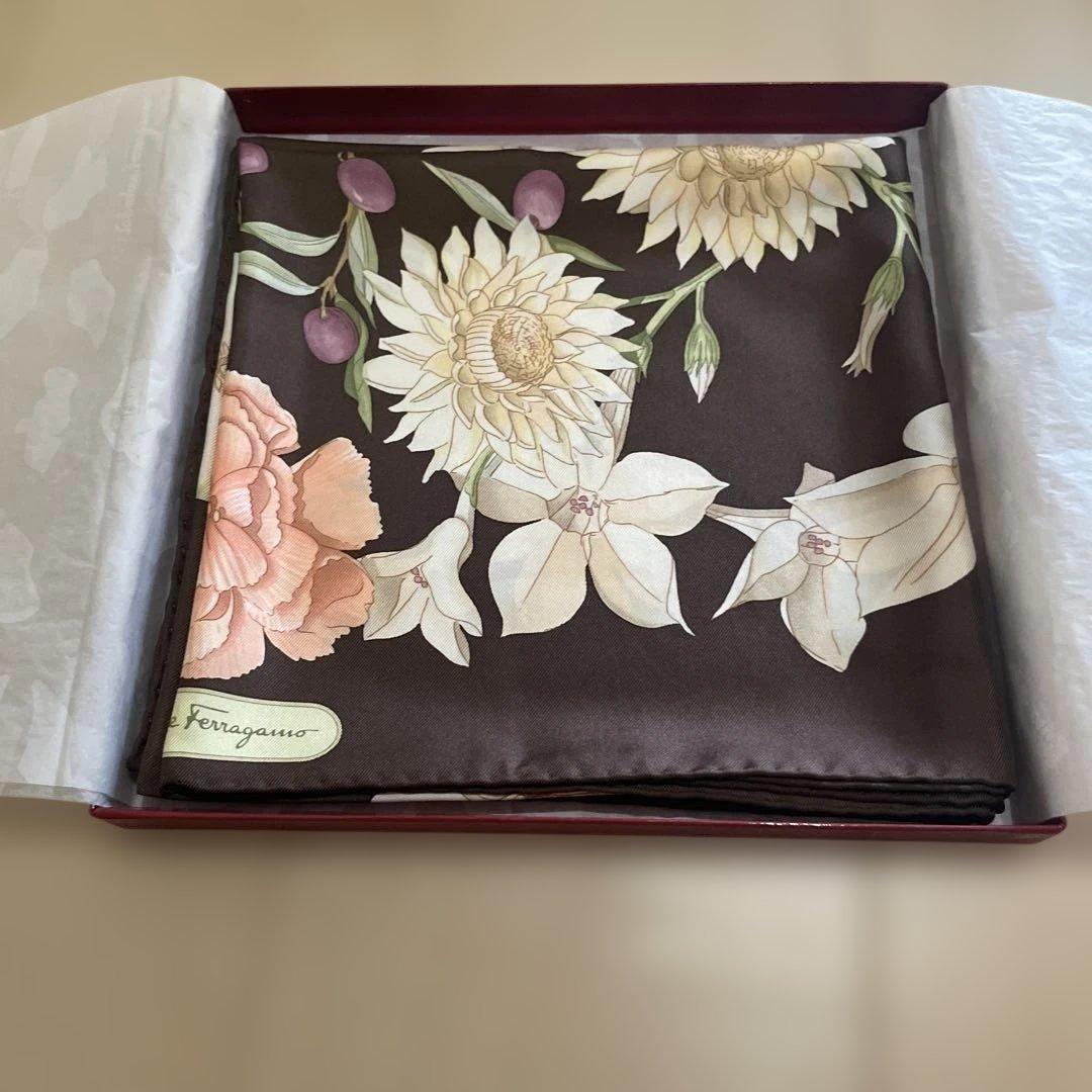 Ferragamo 花柄シルクハンカチ 楽天市場】フェラガモ ハンカチの通販