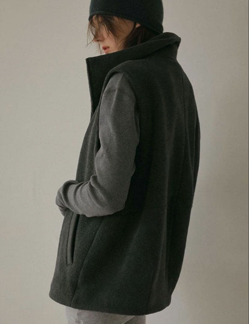 ETRE TOKYO 完売 メルトンフリースベスト アウター　チャコール ETRE TOKYO（エトレトウキョウ）の「【再入荷！】メルトンフリース