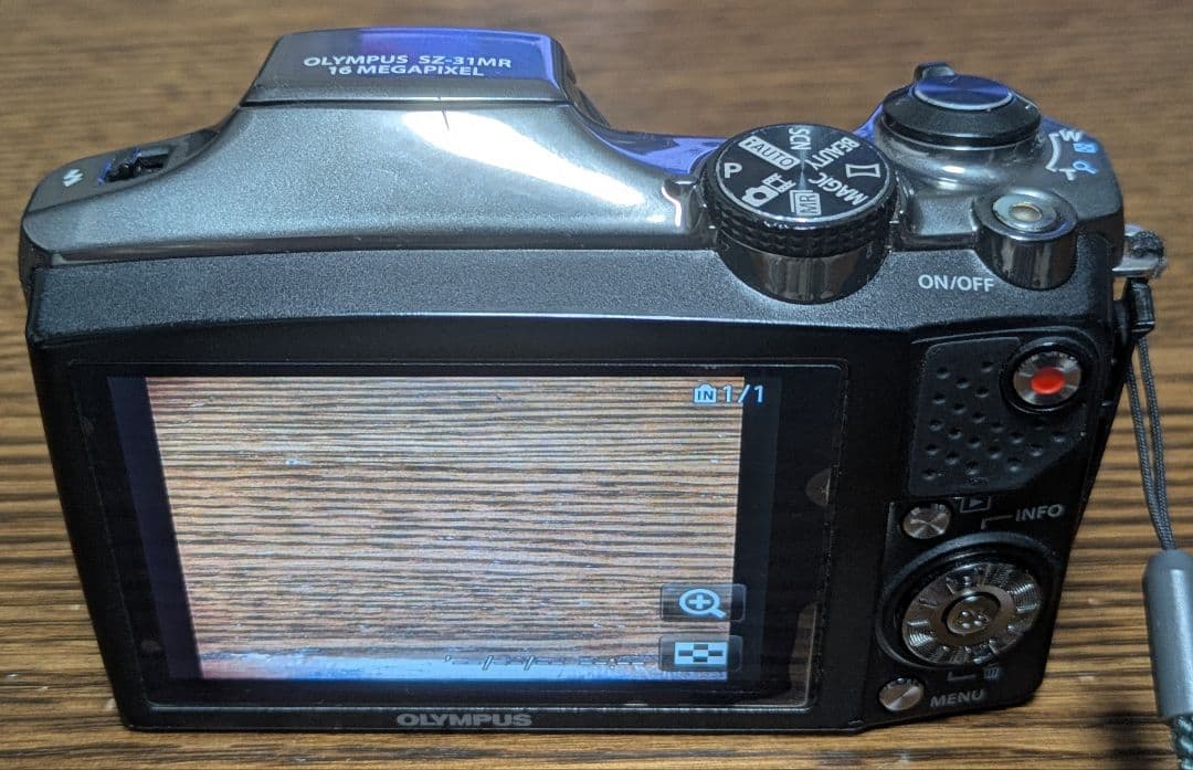 OLYMPUS SZ-31MR 16メガピクセル コンパクトデジタルカメラ - メルカリ