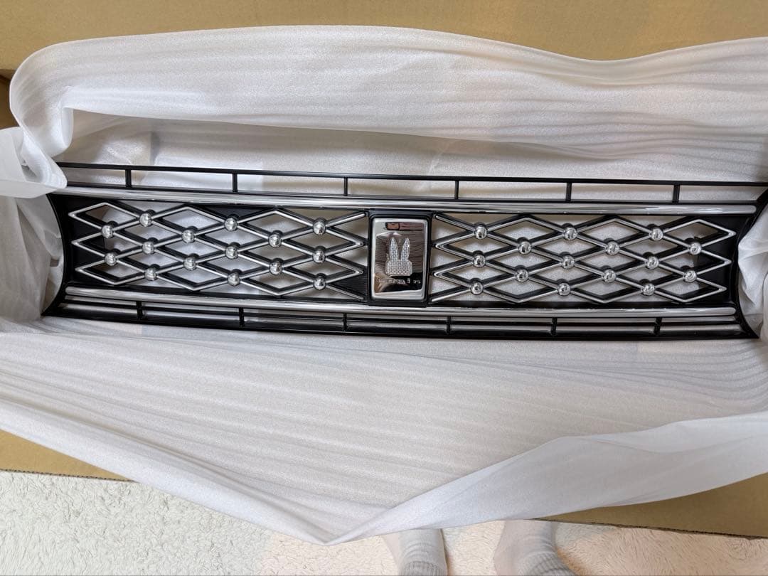 【新品未使用】アルトラパン　純正 フロントグリル HE33S ラパン (T)フロントグリル（ガーリーエレガント/フロントカメラ有り車