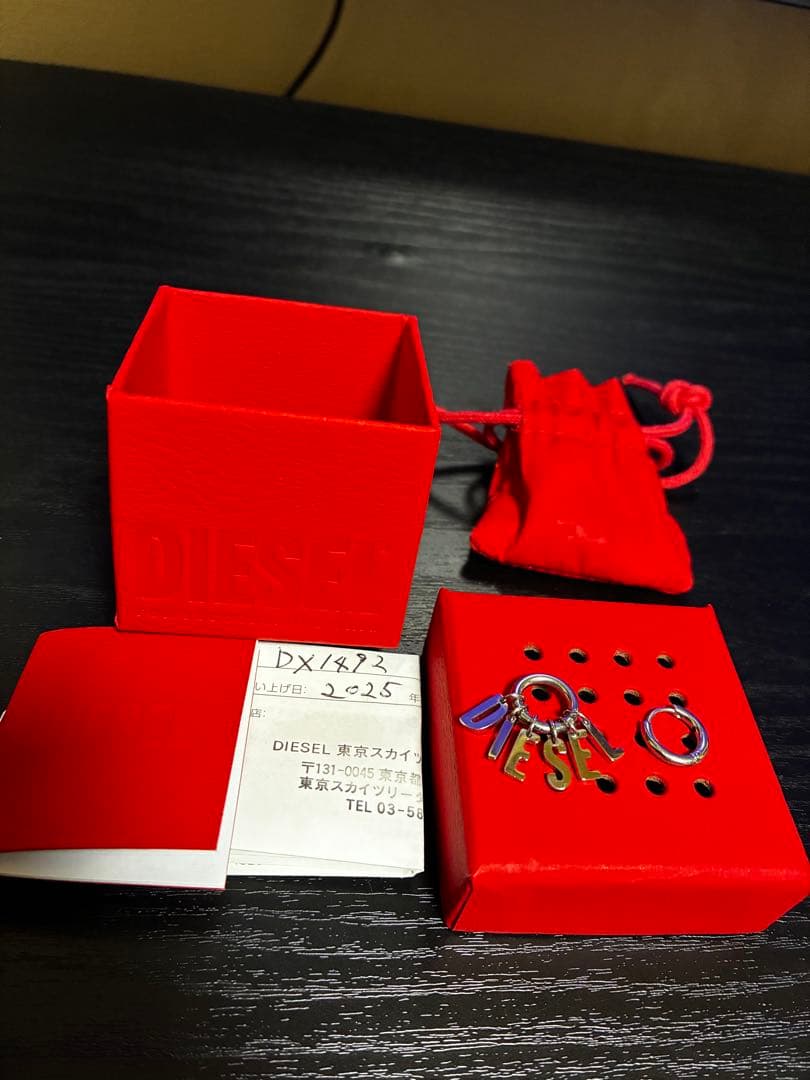 美品 2025 新作　DIESEL ディーゼル ピアス　フープピアス 箱 付属品 DIESEL（ディーゼル） ピアス 片耳 ユニセックス アクセサリー フープ