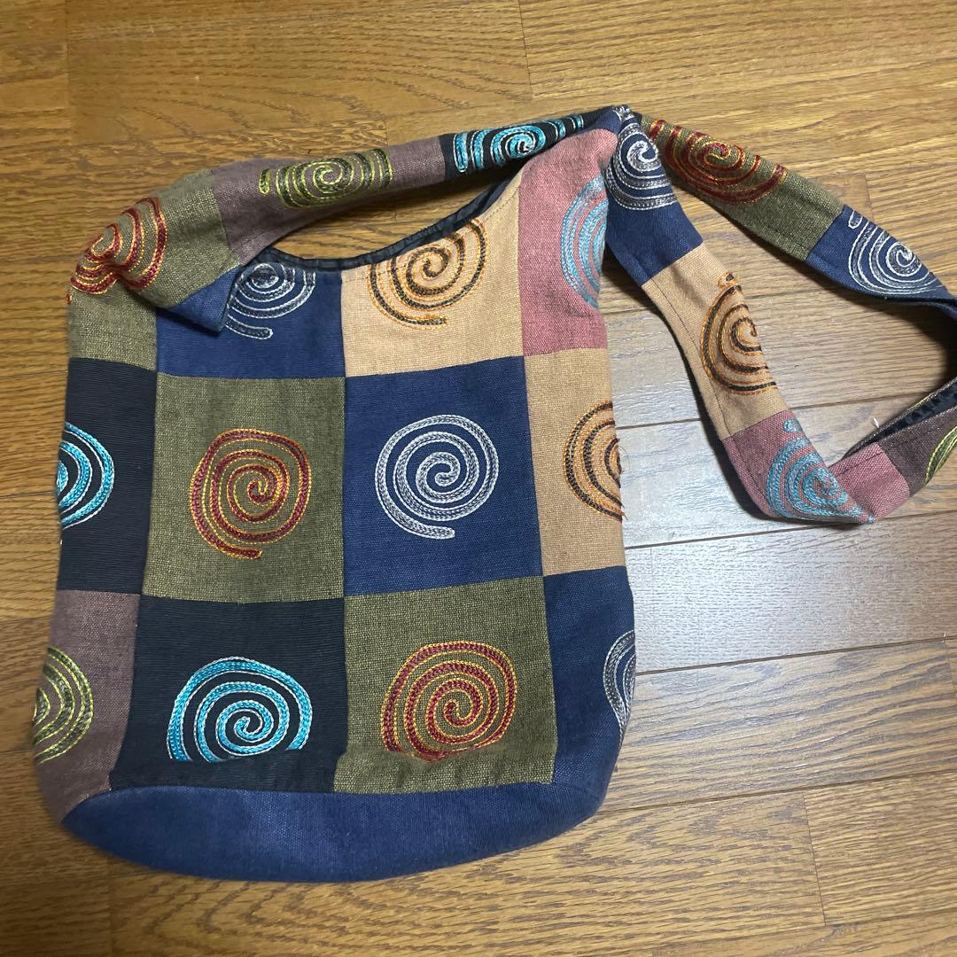 SOL soonerorlater風　ショルダーバッグ ミニレザーショルダーバッグ 2WAY 本革ポーチとしても使える タッセル