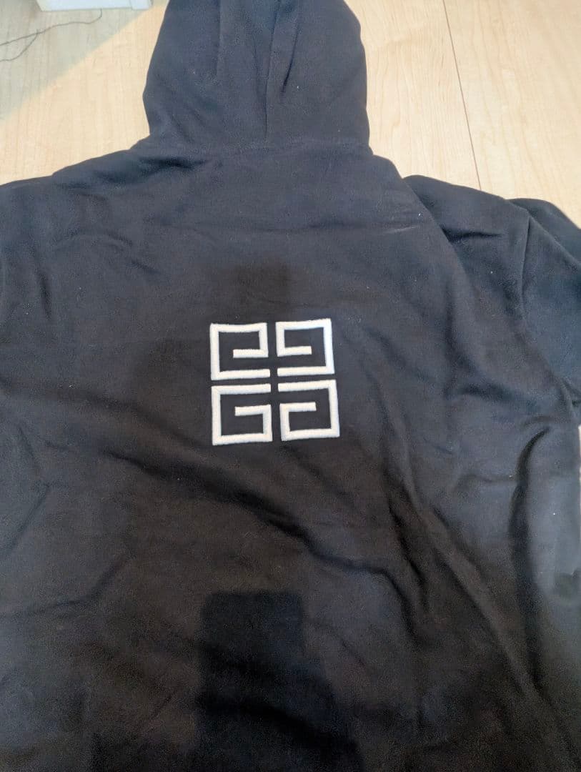 GIVENCHY ブラック パーカー - メルカリ