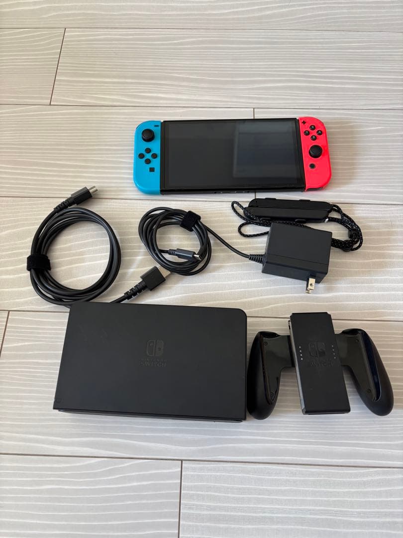 Nintendo Switch 有機EL ネオンブルー/ネオンレッド Nintendo Switch 有機ELモデル Joy-Con(L) ネオンブルー/(R) ネオン