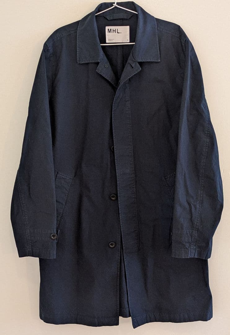 MHL.　ステンカラーコート　ネイビー MHL.（エムエイチエル）の「WORN COTTON NYLON（ステンカラーコート