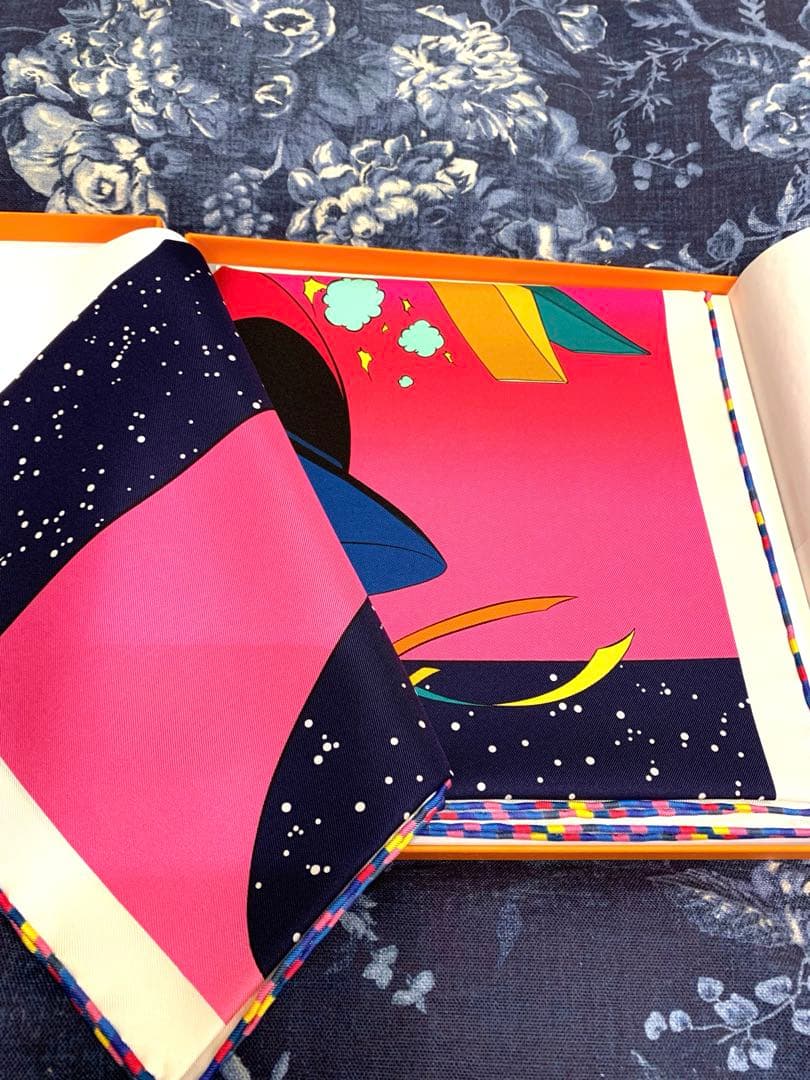 エルメススカーフ　カレ 90 《スペース•ダービー》