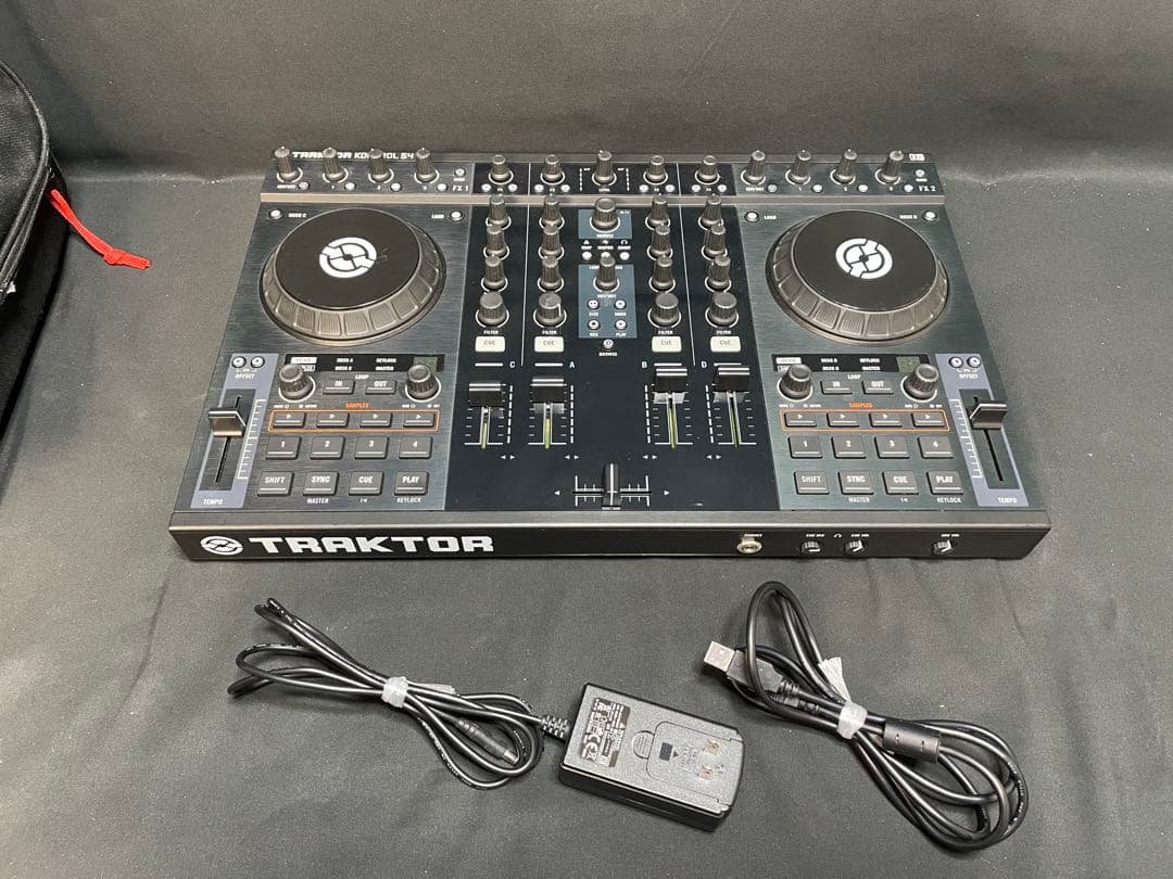 DJ機材 Native Traktor Kontrol S4 DJ 1180 Traktor Kontrol S4: 4-channel DJ controller