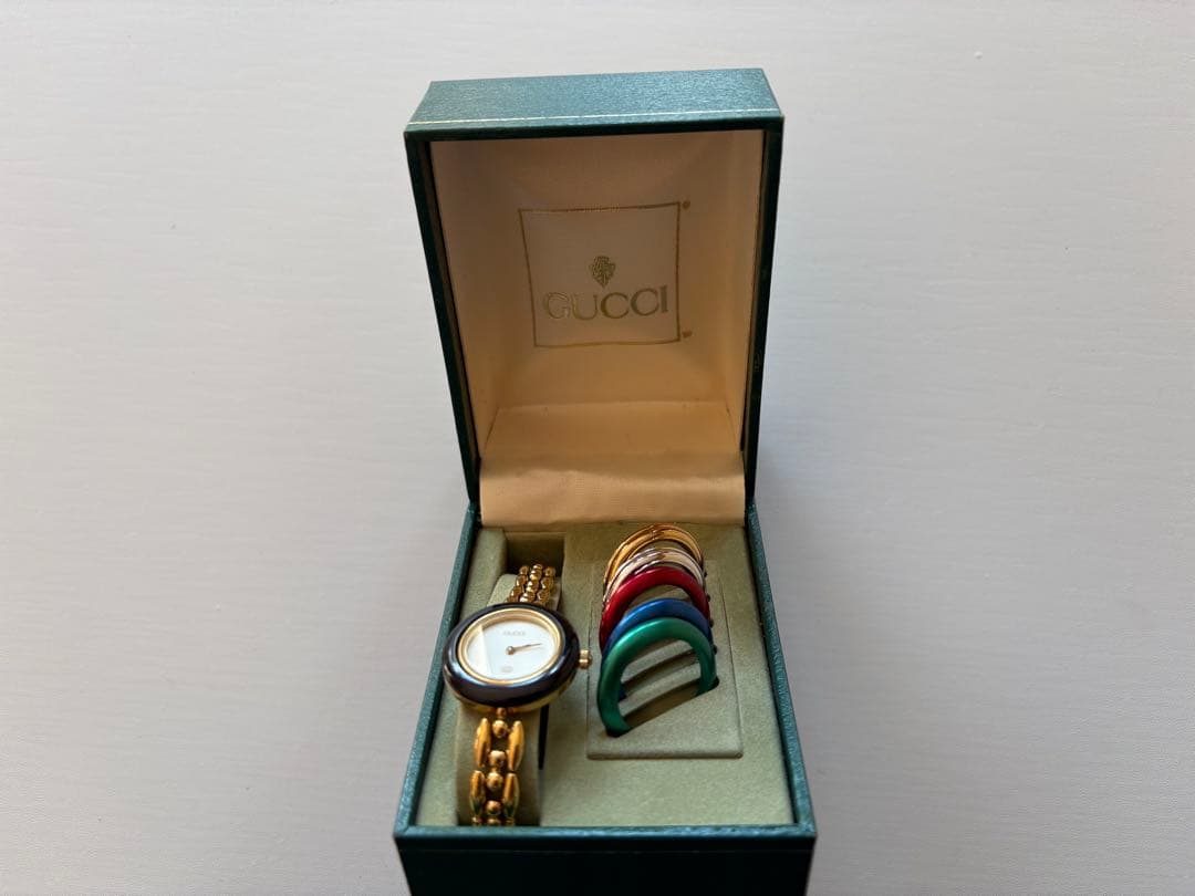 Gucci 時計 ゴールド バンドセット GUCCI（グッチ） 腕時計 ウォッチ クォーツ レザーベルト ロゴ 黒文字