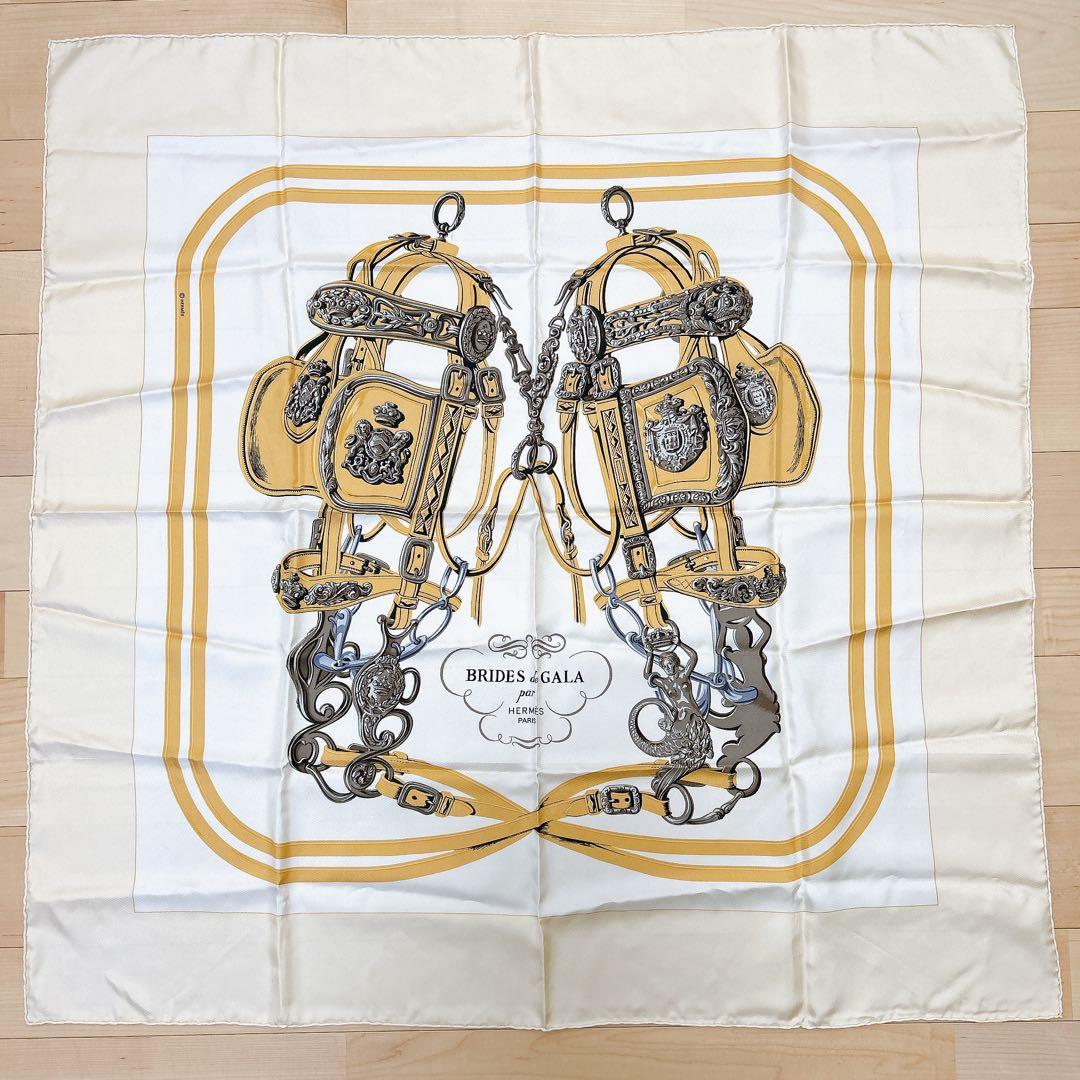 HERMES エルメス カレ90 BRIDES de GALA シルク クリーム HERMES エルメス カレ90 BRIDES de GALA シルクスカーフ - メルカリ