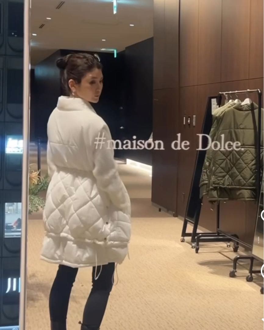 ドルチェ キルティングベスト フード付き ブラック - メルカリ