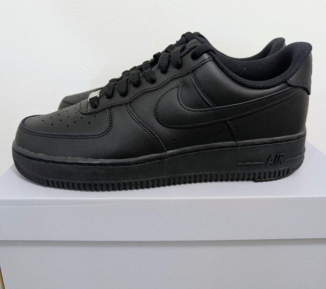 NIKE エアフォース1 メンズ ブラック 28cm ナイキ エア フォース 1 '07 メンズシューズ / Nike Air Force 1 '07