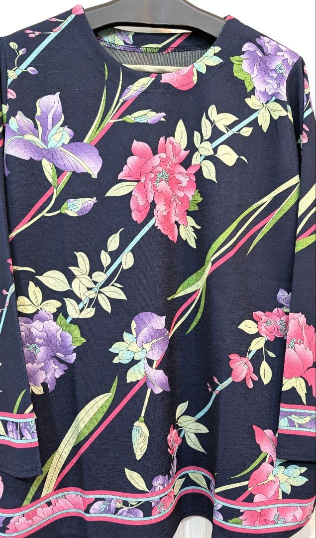 レオナール❝風❞チュニックお好きな方へ紺地ピンク✕パープル花新品XL