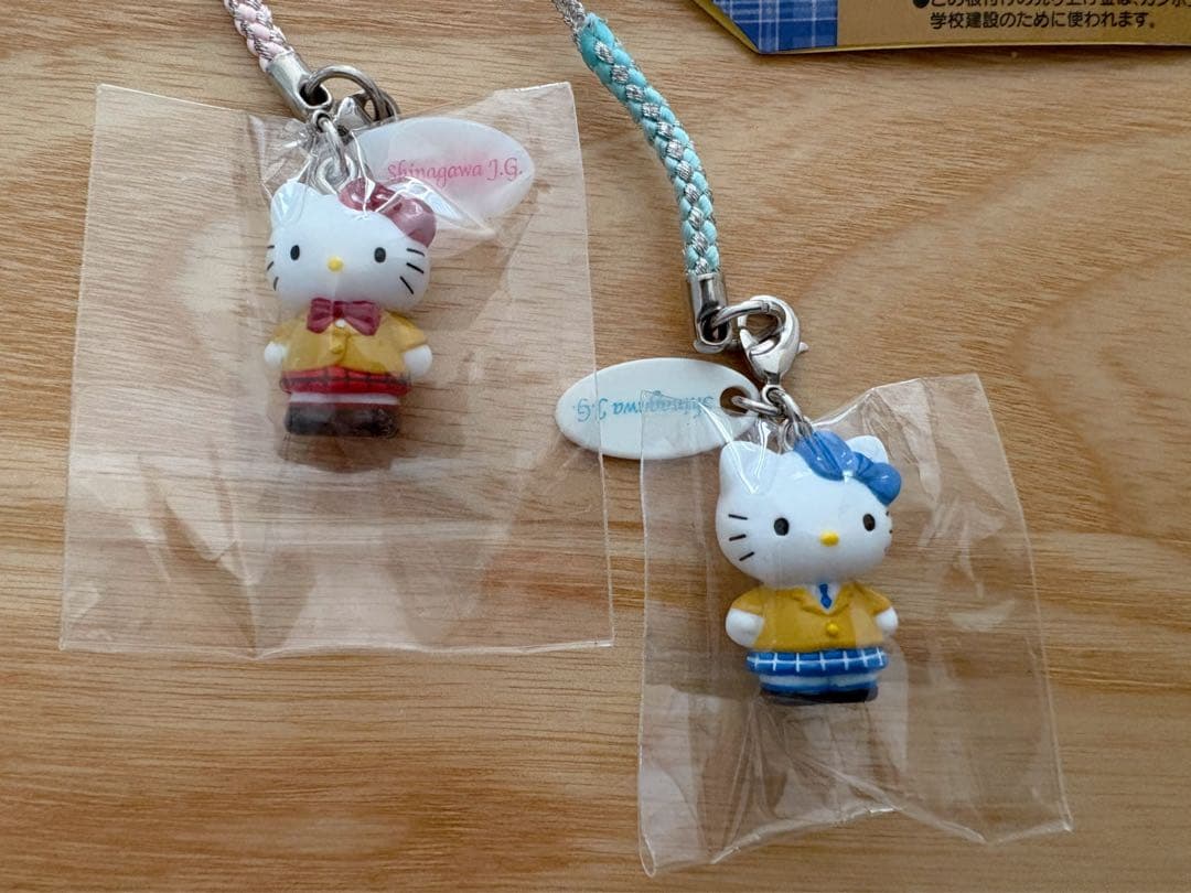 ご当地キティ 根付け 品川女子学院 制服 赤 中等部 - メルカリ 【激