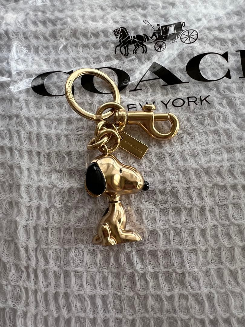 COACH スヌーピー キーホルダー ゴールド COACH（コーチ） スヌーピー キーホルダー キーチャーム レディース