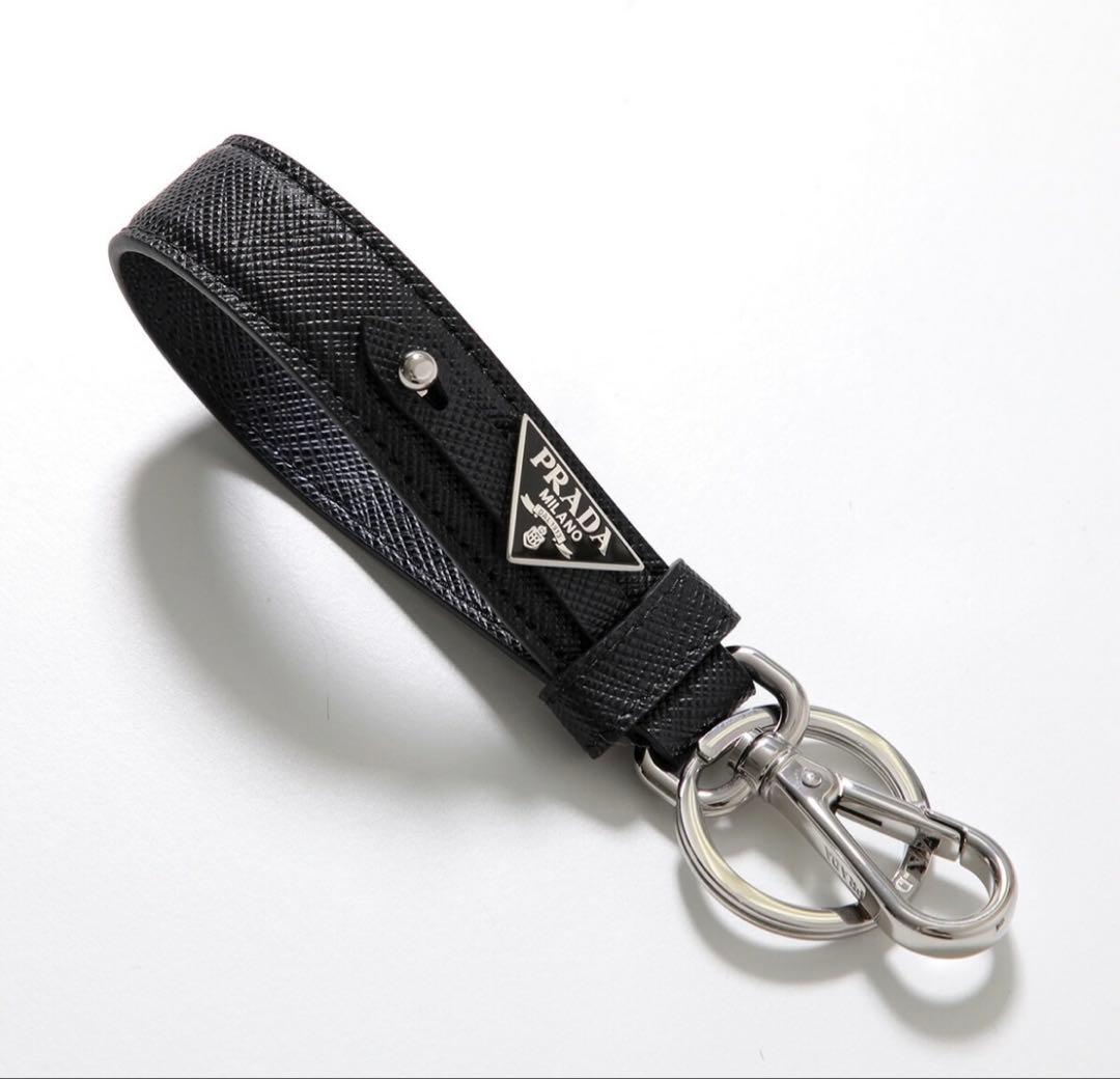 最終値引中【箱・タグ付き】PRADA キーリング・ブラック　ナイロン Prada メンズブラックナイロンキーリングスナップバックル付き