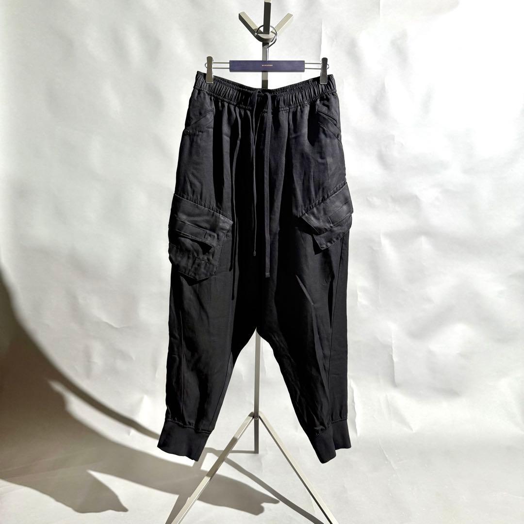 美品 JULIUS 22SS CargoSarouelTrouser 2 黒 JULIUS - SS22 Gasmask waxed cargo shorts – L'OBSCUR