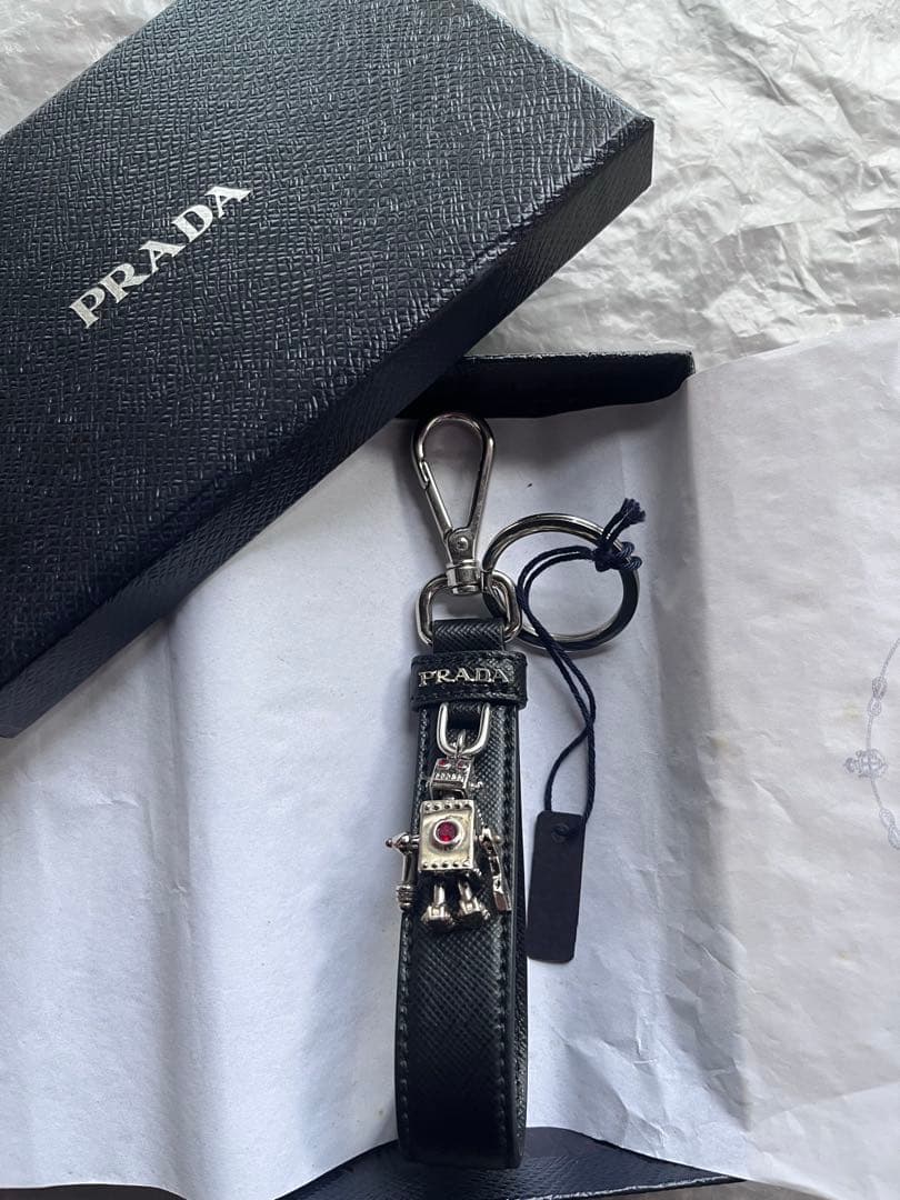 PRADA サフィアーノレザー ロボットチャームキーホルダー PRADA（プラダ） 美品 ロボットチャーム サフィアーノレザー