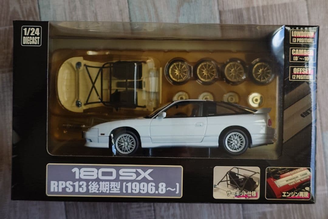 DISM 1/24 ニッサン180SX RPS13 後期型(ホワイト) The Model Car 1/24 NISSAN RPS13 180SX TYPE X '96 Plastic Model