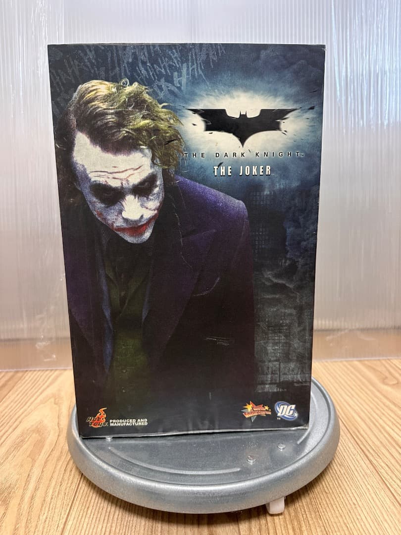 HOT TOYS 『THE JORKER』ダークナイト　ジョーカー クオーター・スケール】『ダークナイト』1／4スケールフィギュア