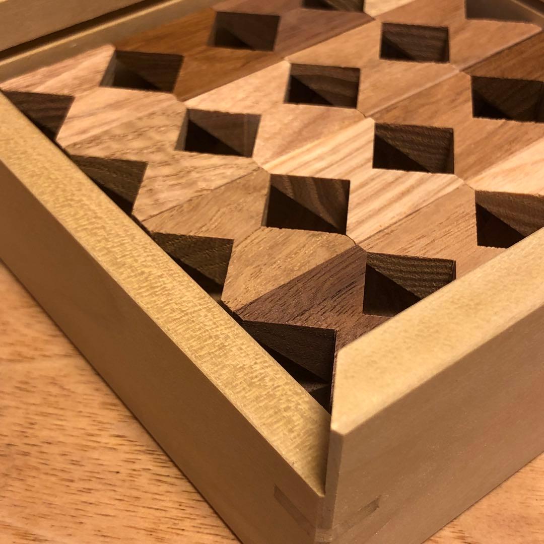 貴重な無垢材の積み木、パズル、ブロック/25mm/木箱付き 知育玩具