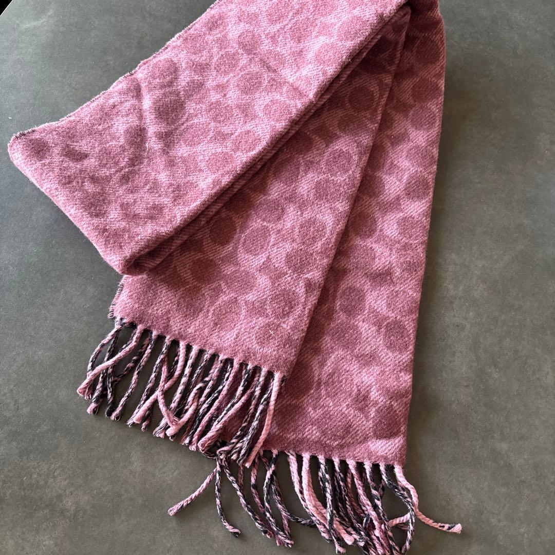 美品✨】ピンクと黒のチェック柄フリースマフラー - メルカリ