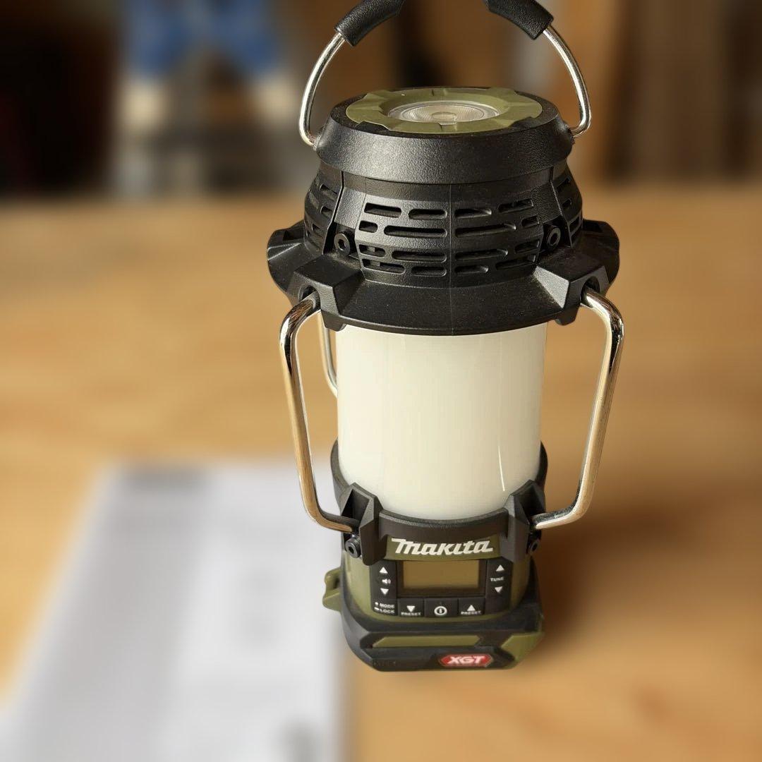 マキタ 充電式ランタン付きラジオMR008G - メルカリ