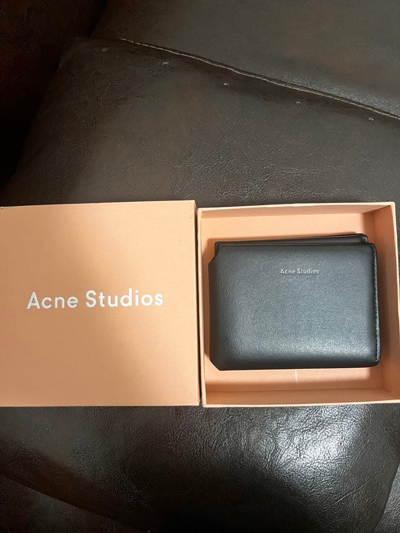 Acne Studios　アクネストゥディオス レザー製三つ折りウォレット Acne Studios - レザー製三つ折りウォレット - ブラック