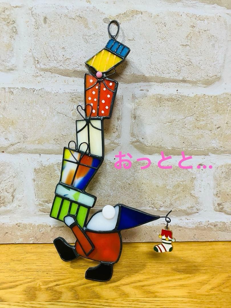 ステンドグラス 夜の街並みとサンタのおっとと…。