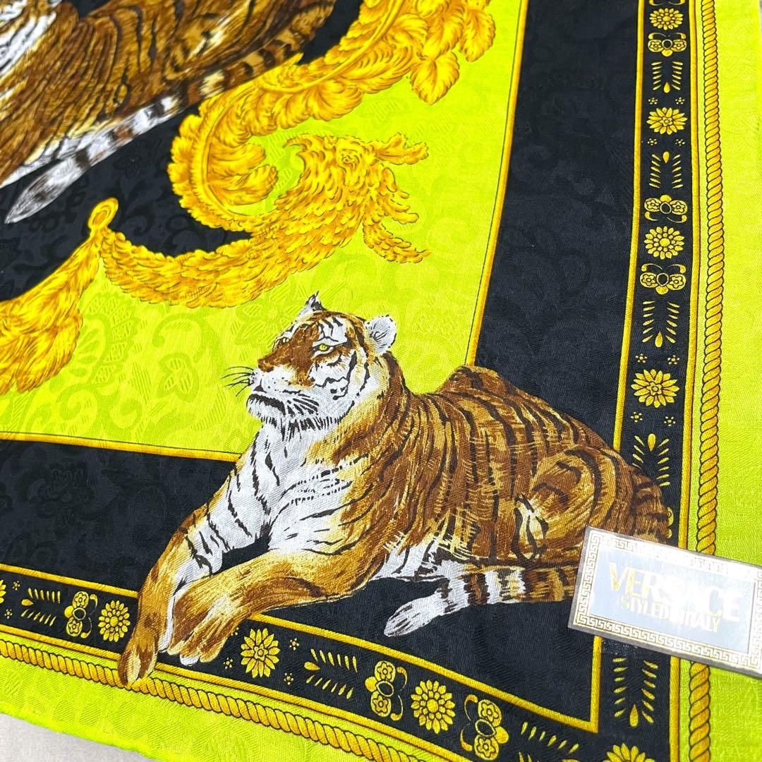 新品未使用 VERSACE ヴェルサーチ 虎 トラ バロック柄 ハンカチ 黄