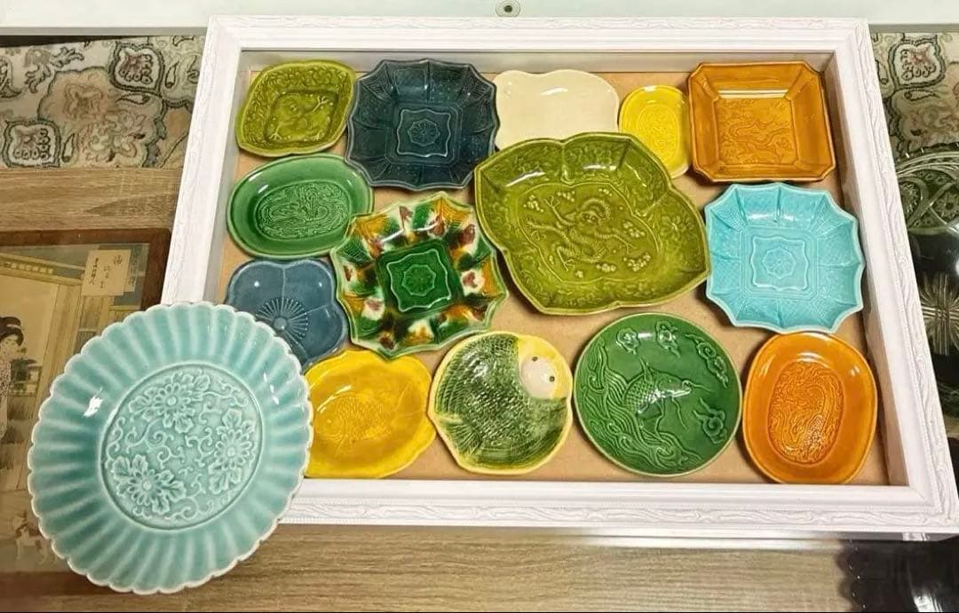 骨董 淡路珉平焼 希少カラー ターコイズブルー 菊割陽刻花紋 淡水色釉