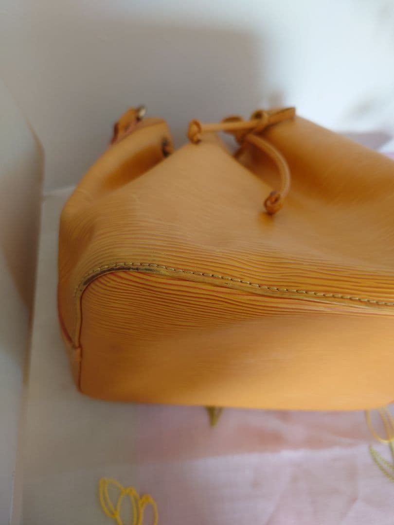 ルイヴィトンLouis Vuitton プチノエ イエロー