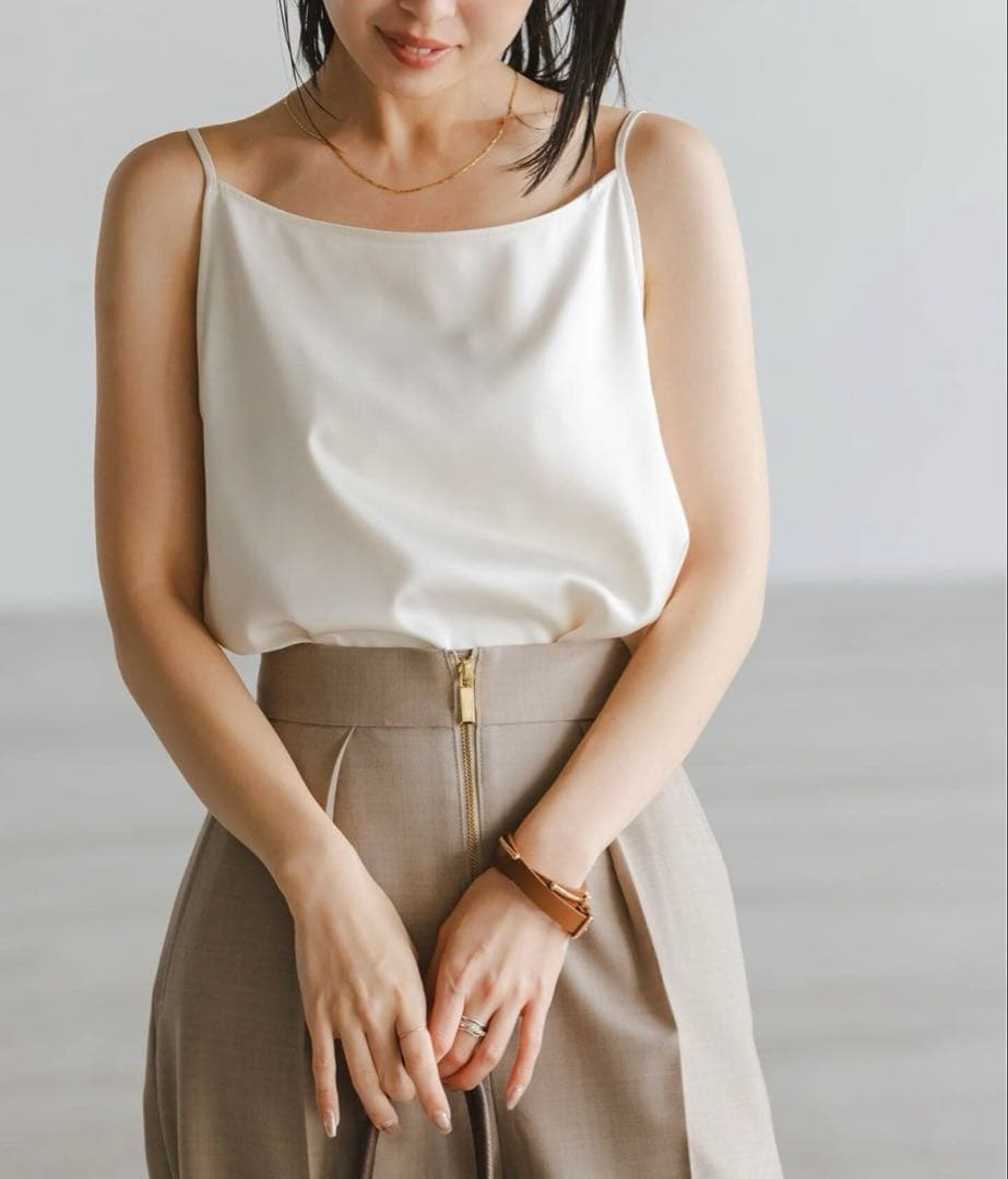 NOBLE メルティサテン2WAYキャミ　ホワイト 追加》メルティサテン2WAYキャミ（キャミソール）｜NOBLE（ノーブル