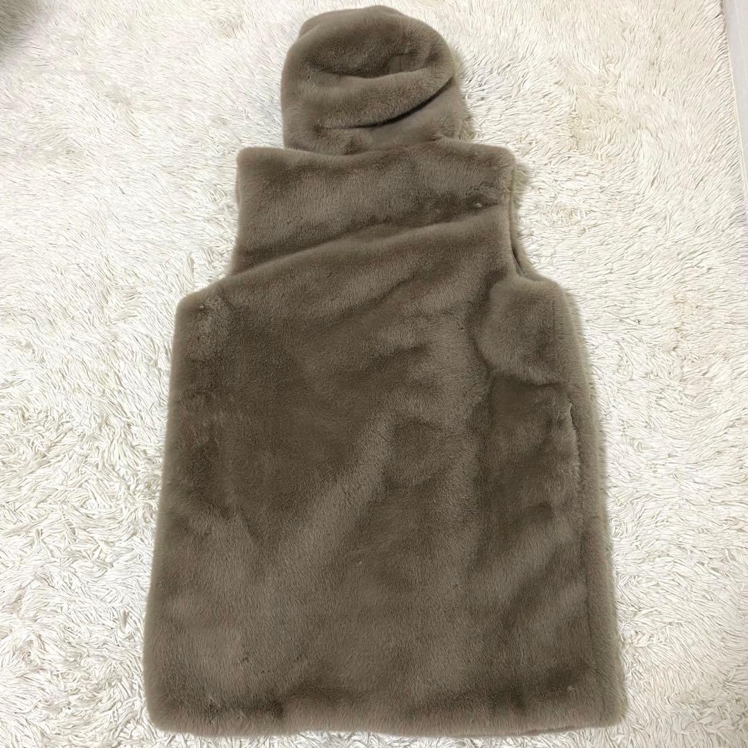 美品】 バーニーズニューヨーク フェイクファー ベスト フード 高級感