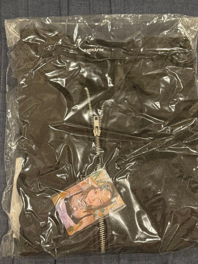 LESSERAFIM GR8 コラボ　ジップアップ フーディー　XL 未開封 ルセラフィム GR8 ZIPフーディ Lサイズ ポップアップ DIFFERENT - メルカリ