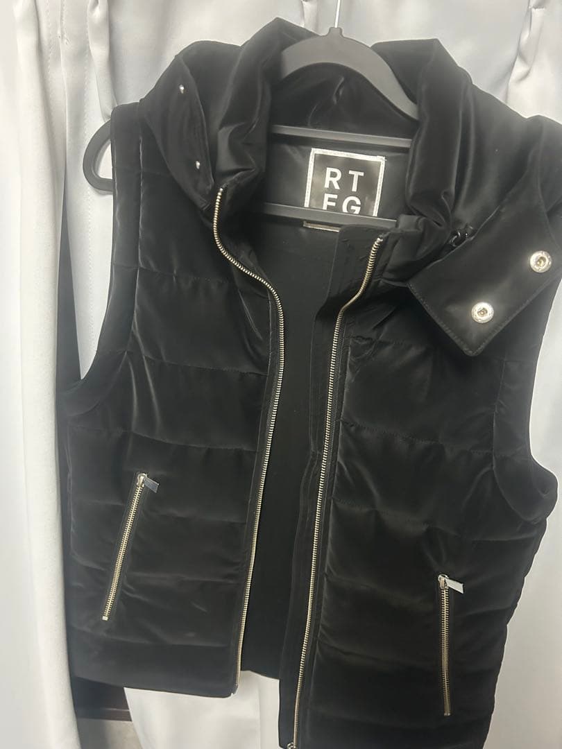 RTFG フード付き ブラックダウンベスト ファブリックコンビダウンベスト（ブルゾン）｜BLACK LABEL