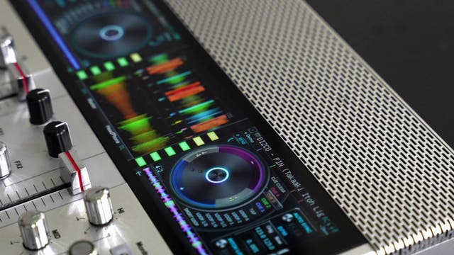 A4サイズに、DJに必要な全ての機能を。日本発、ポータブルDJシステム