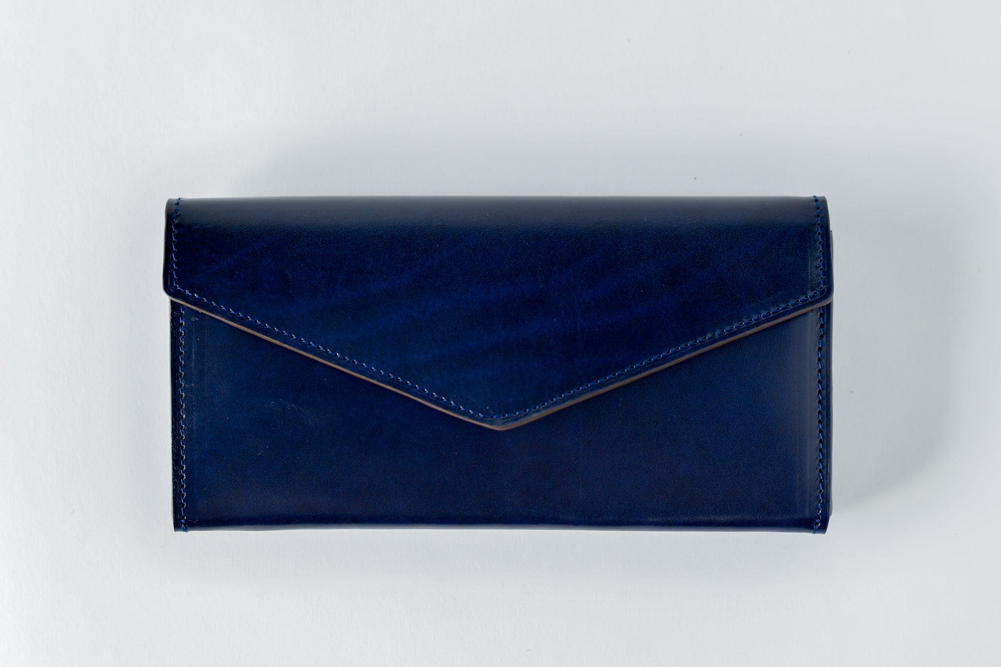 財布職人が最小の限界に挑んだフラップ財布「ルガトーレザーで作る極小