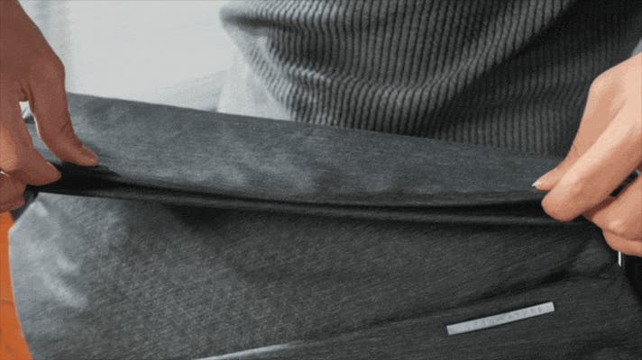 アンコール】14インチPC、ペットボトルまで収納！拡張型スリング｜NIID