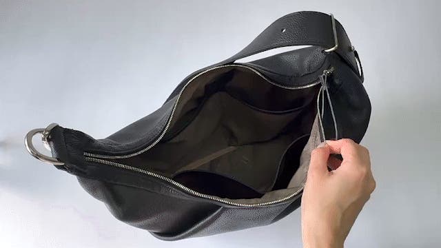 大容量】デザインと機能性を両立！3WAYで使えるムーンバック｜新進