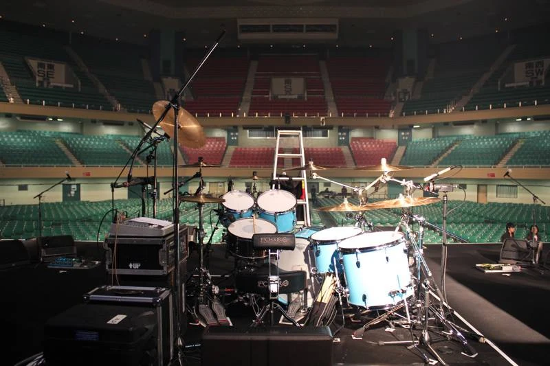 Tomoya's Kit | ONE OK ROCK Wiki | Fandom