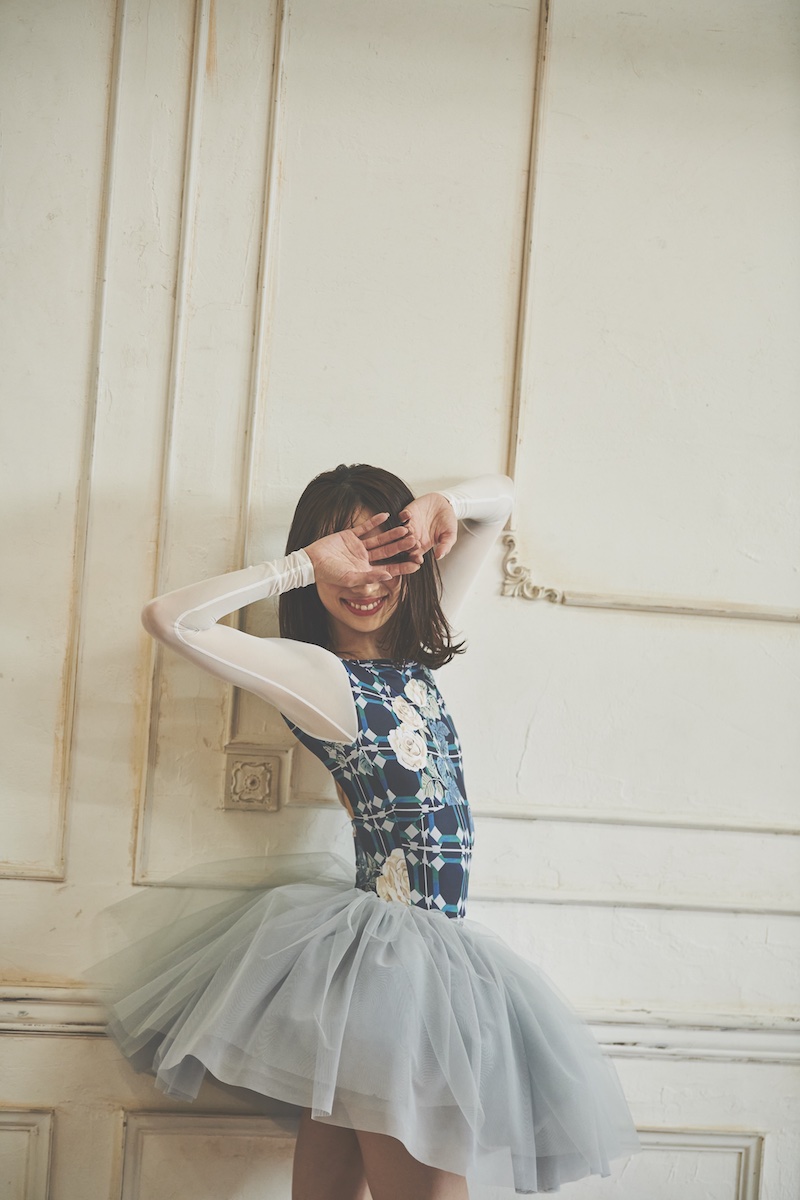 stina / type O square / precious green