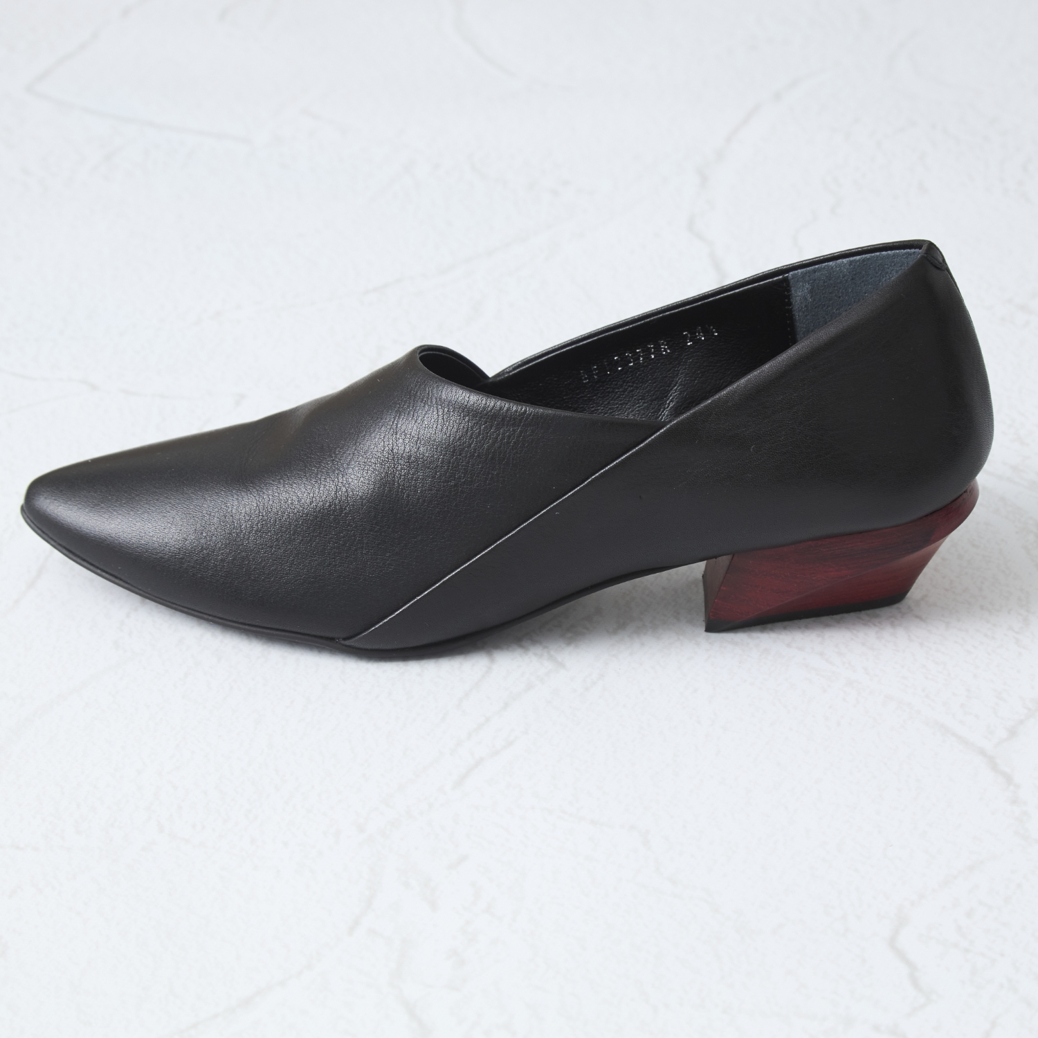 RABOKIGOSHI works/スリッポンパンプス -格好良さと履きやすさを備えた