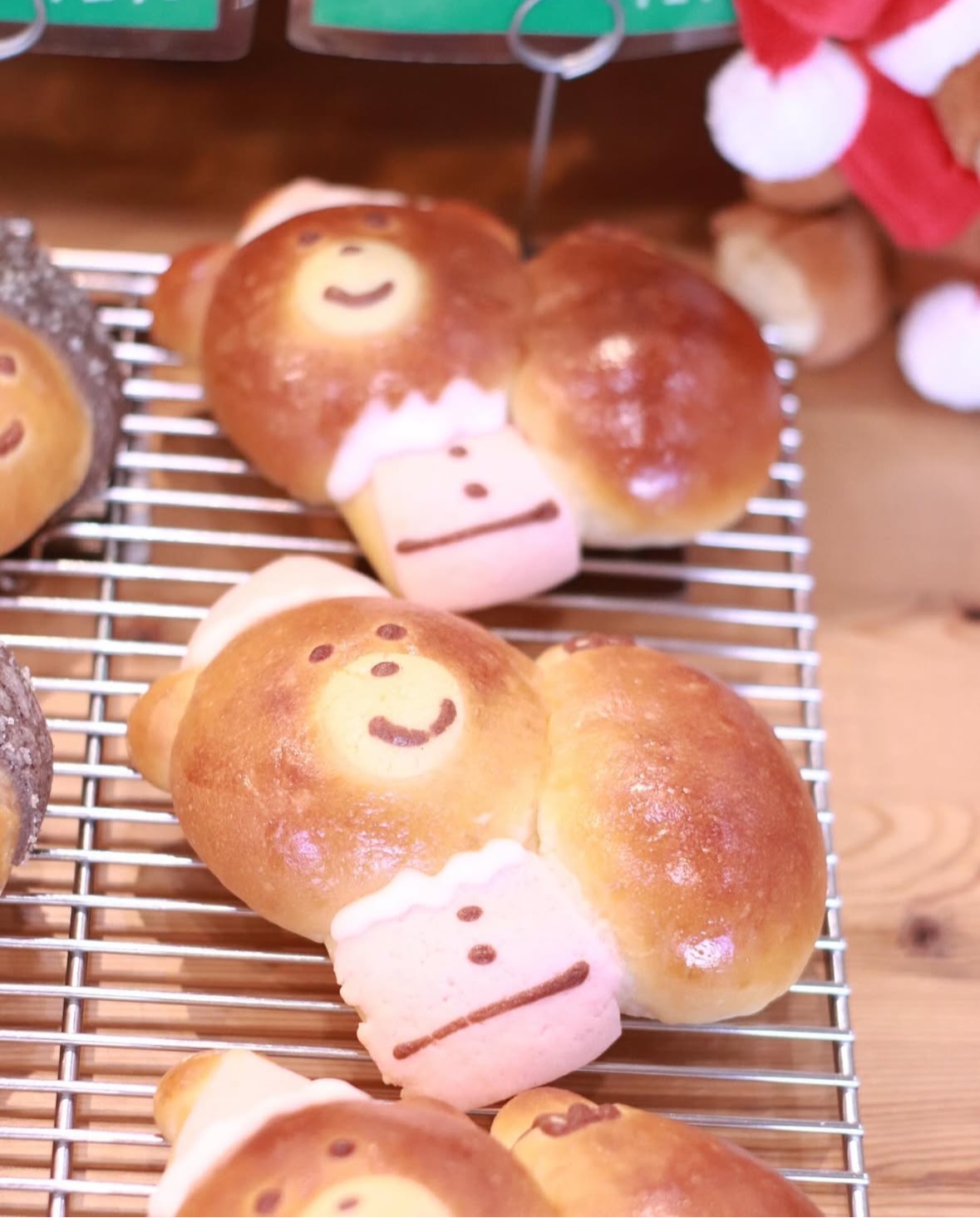 可愛いサンタのパン♡】バケットもクリスマスに大人気♪(クローバー